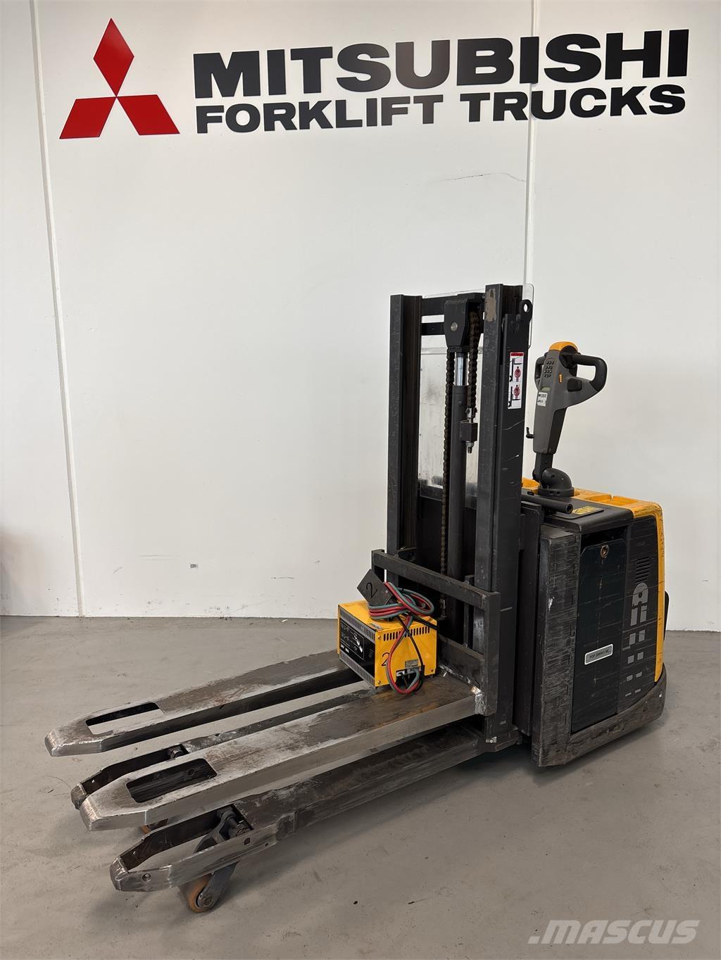 Atlet PDP200 Self propelled stackers