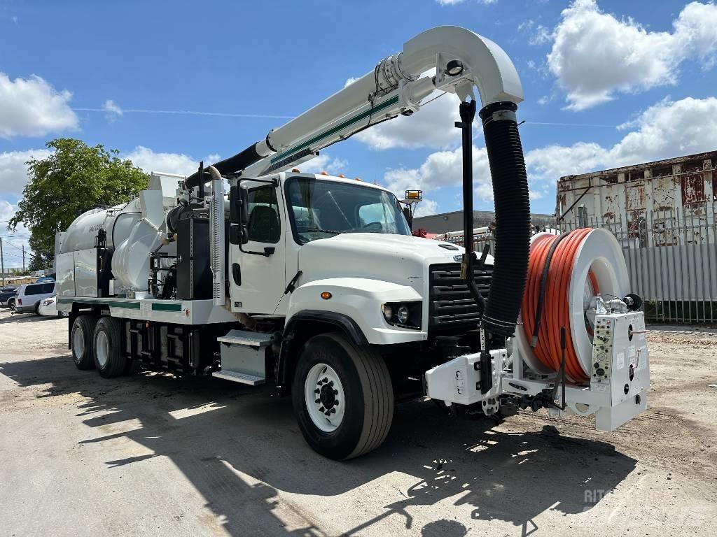 Freightliner 114 SD Combi / vacuum trucks