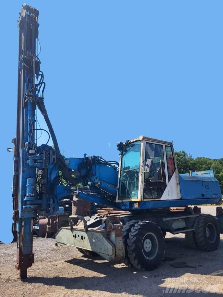 Sennebogen ZM19T Vibratory pile drivers