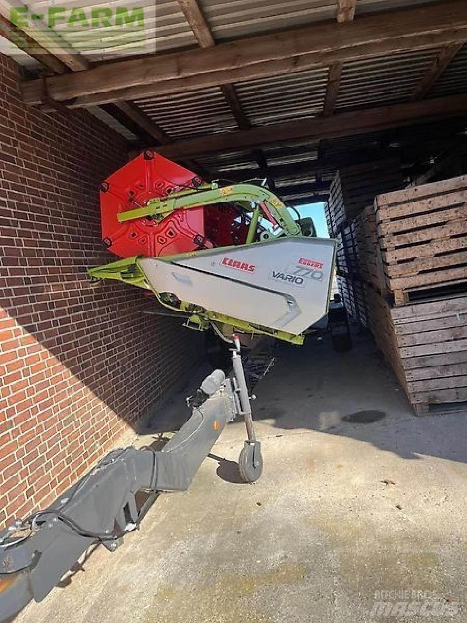 CLAAS trion 730 Combine harvesters