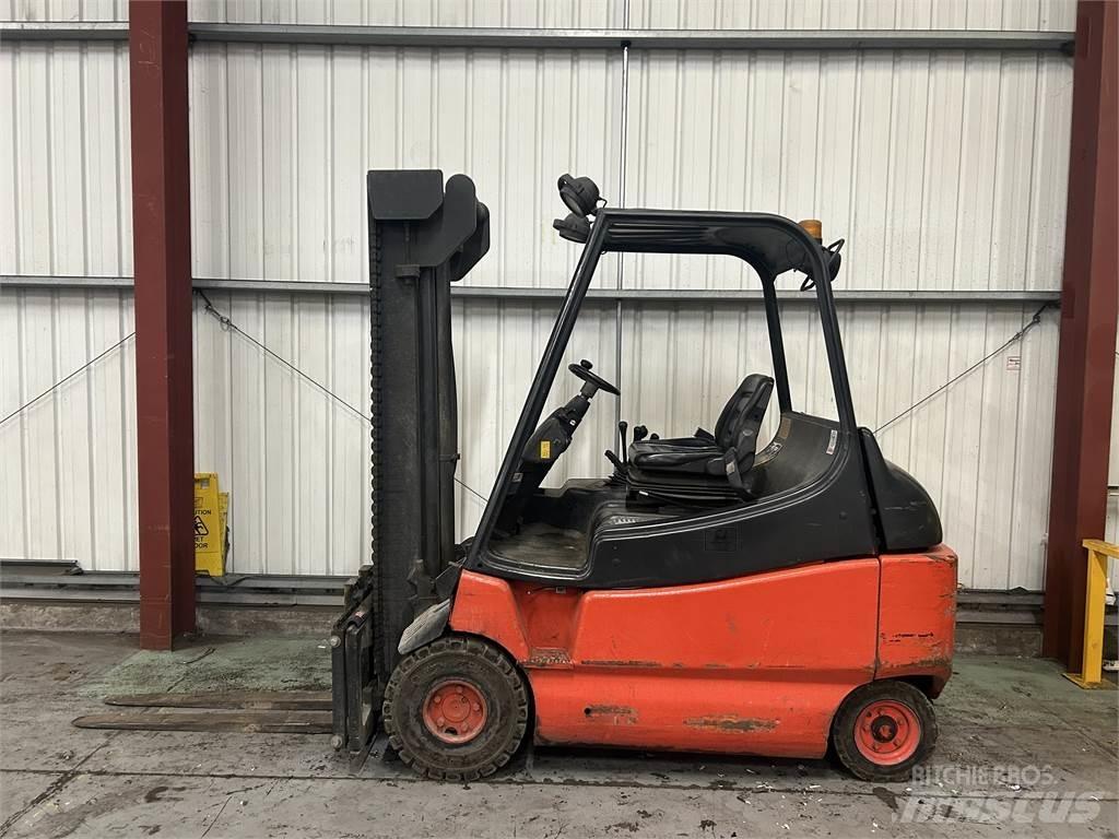 Linde E30-02 Electric forklift trucks