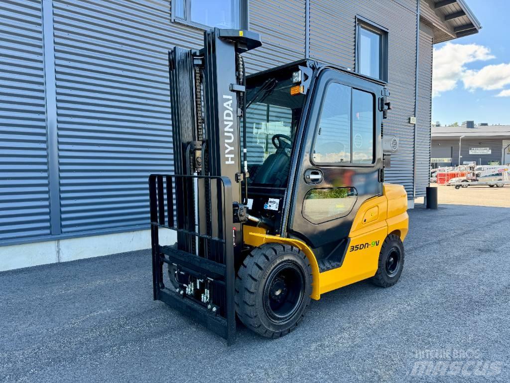 Hyundai 35DN-9V Diesel trucks