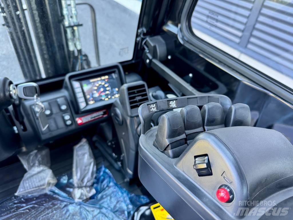 Hyundai 35DN-9V Diesel trucks