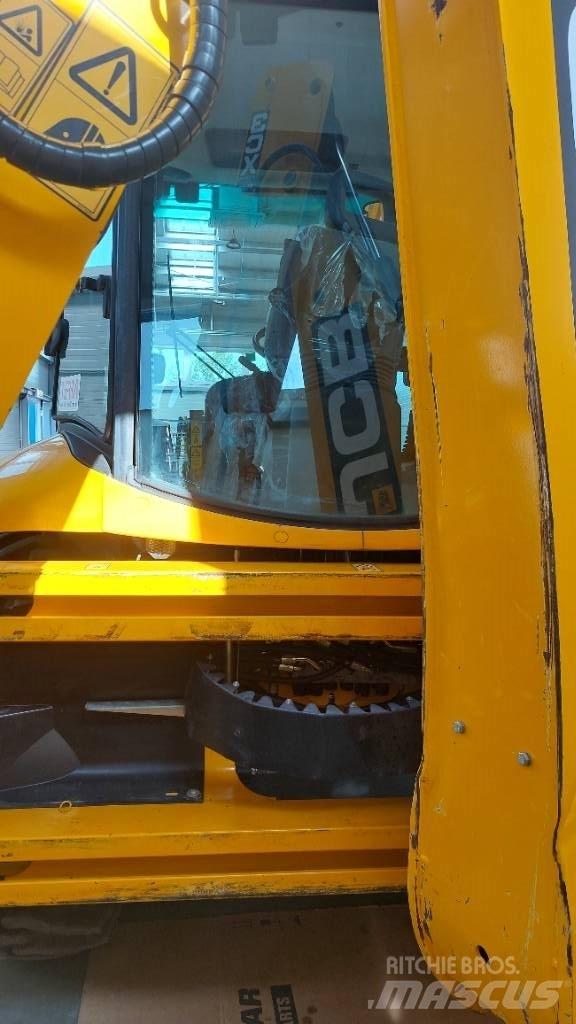 JCB 3 CX Plus Backhoe loaders