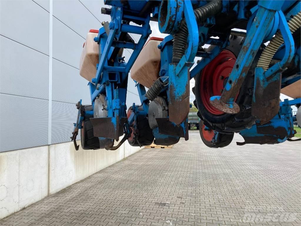 Monosem PNU 6 Precision sowing machines