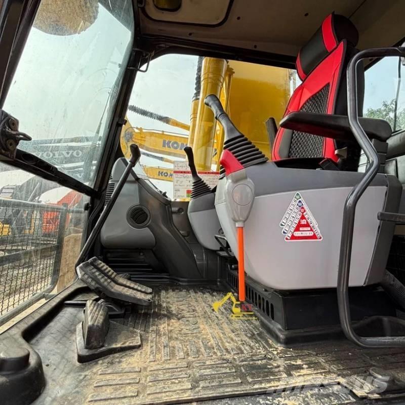 Komatsu PC 220-8 Crawler excavators