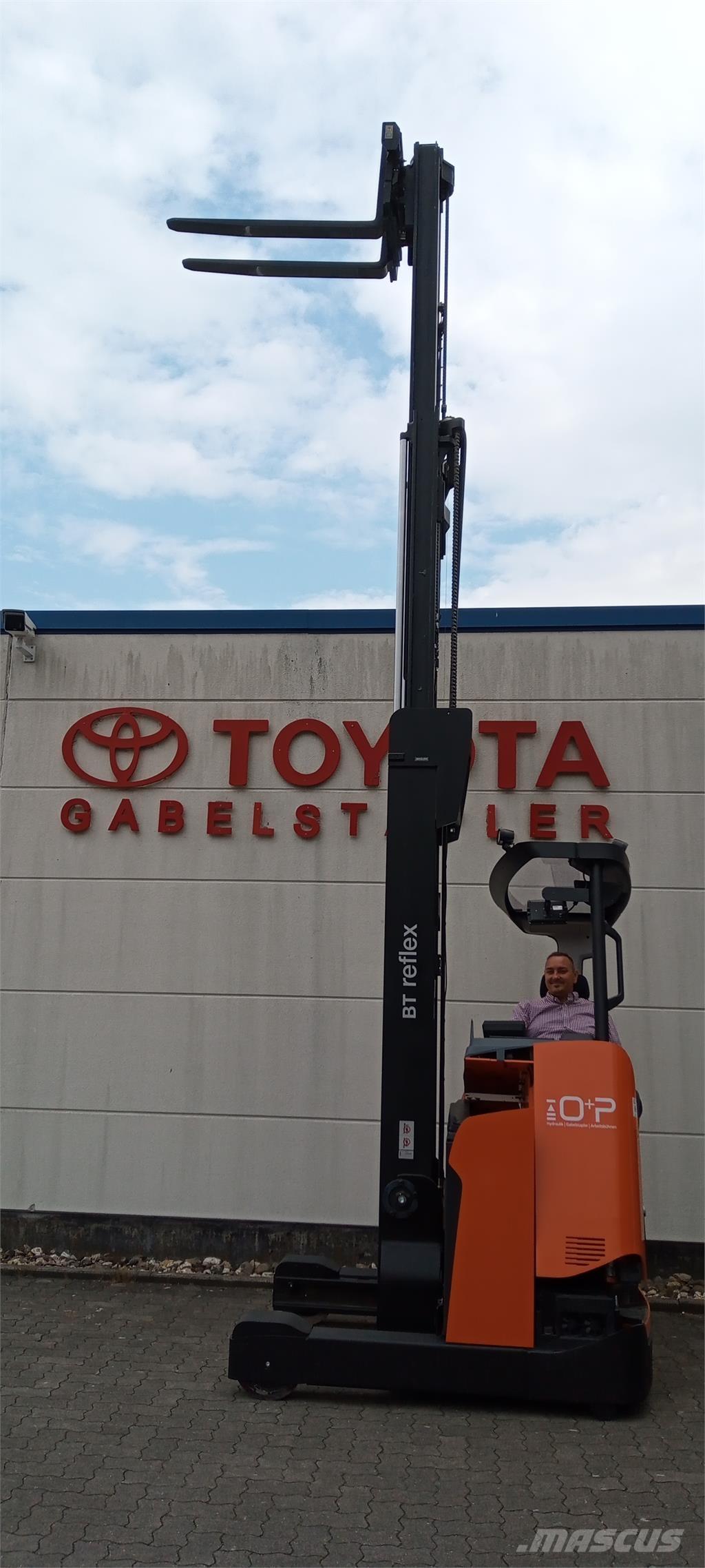 Toyota RRE 160H Reach trucks
