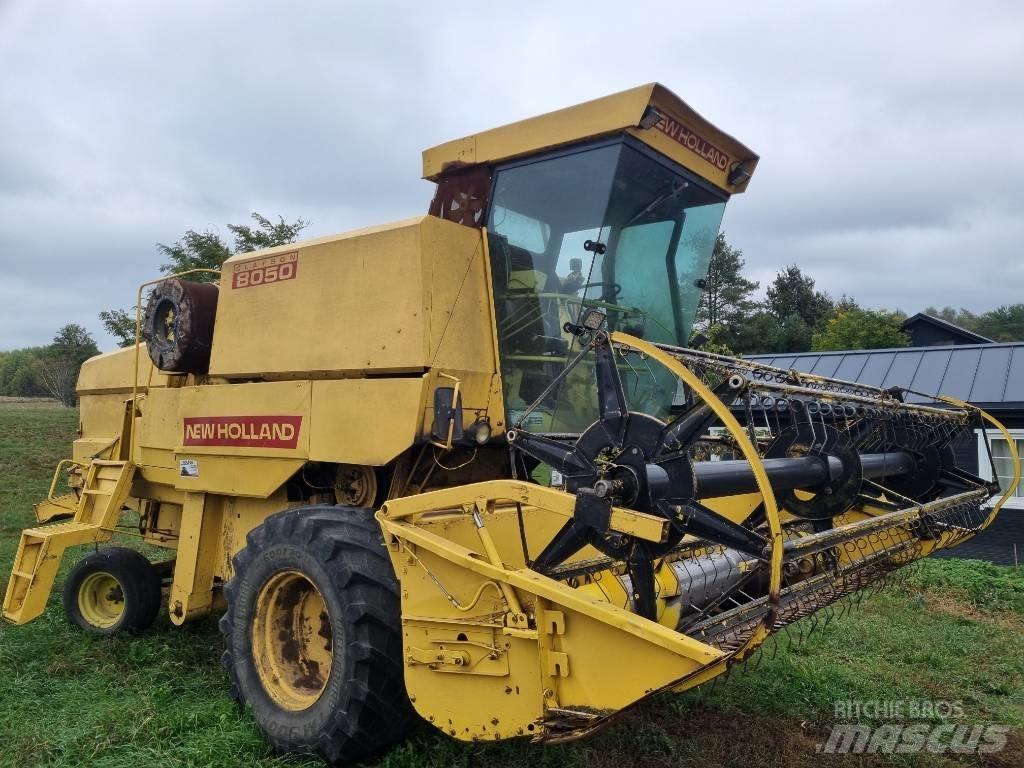 New Holland 8050 Combine harvesters