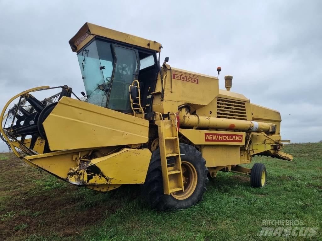 New Holland 8050 Combine harvesters