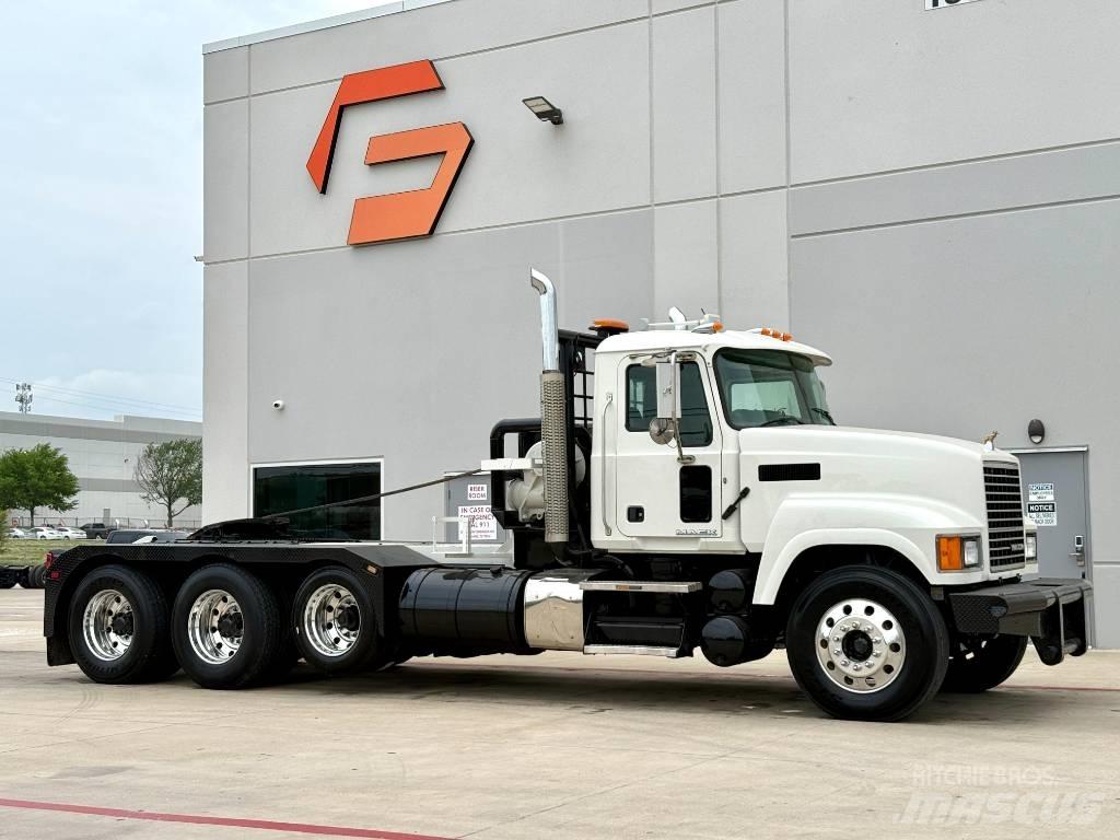 Mack CHU 613 Recovery vehicles