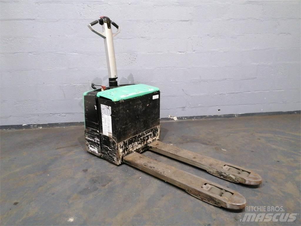 CAT NPP20M Pedestrian stacker