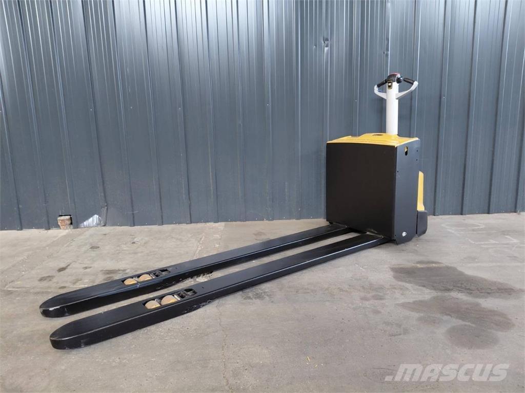 CAT NPP20N2 Pedestrian stacker