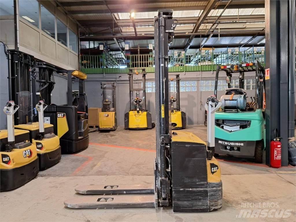 CAT NSP16N2 Pedestrian stacker