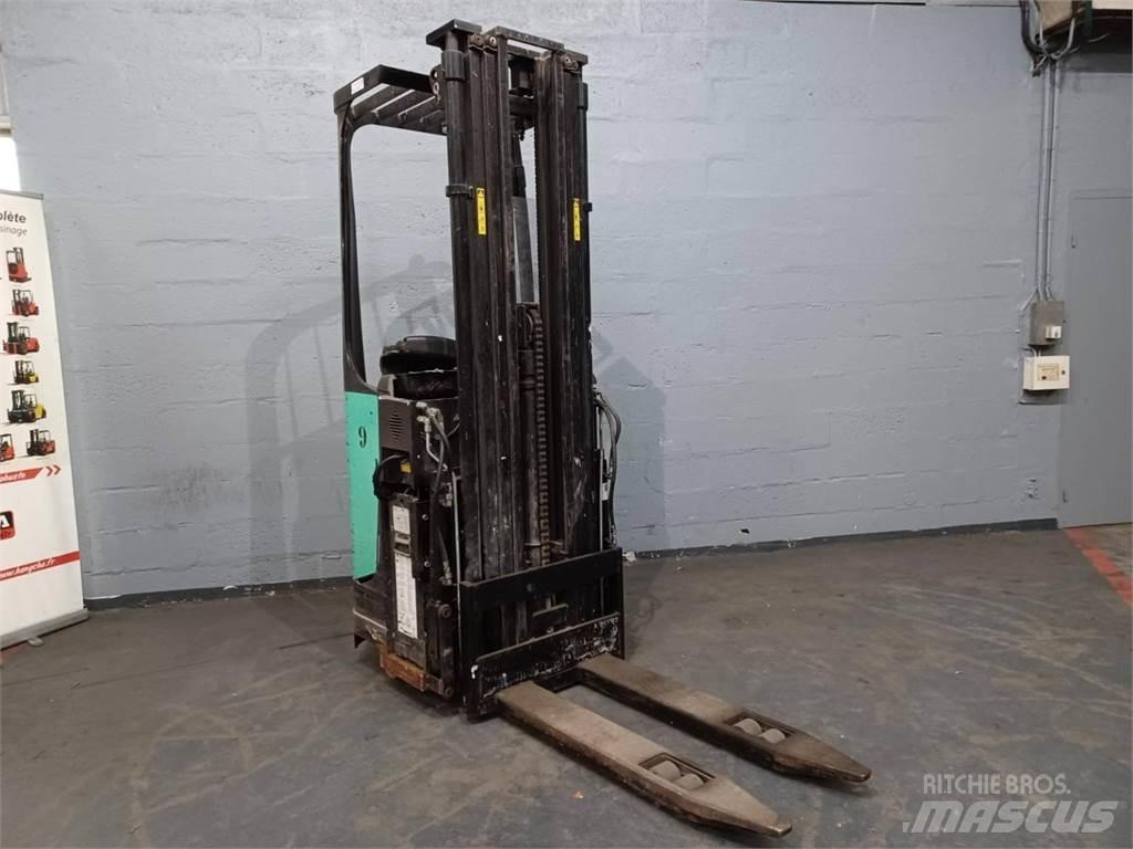 CAT NSR16N Self propelled stackers