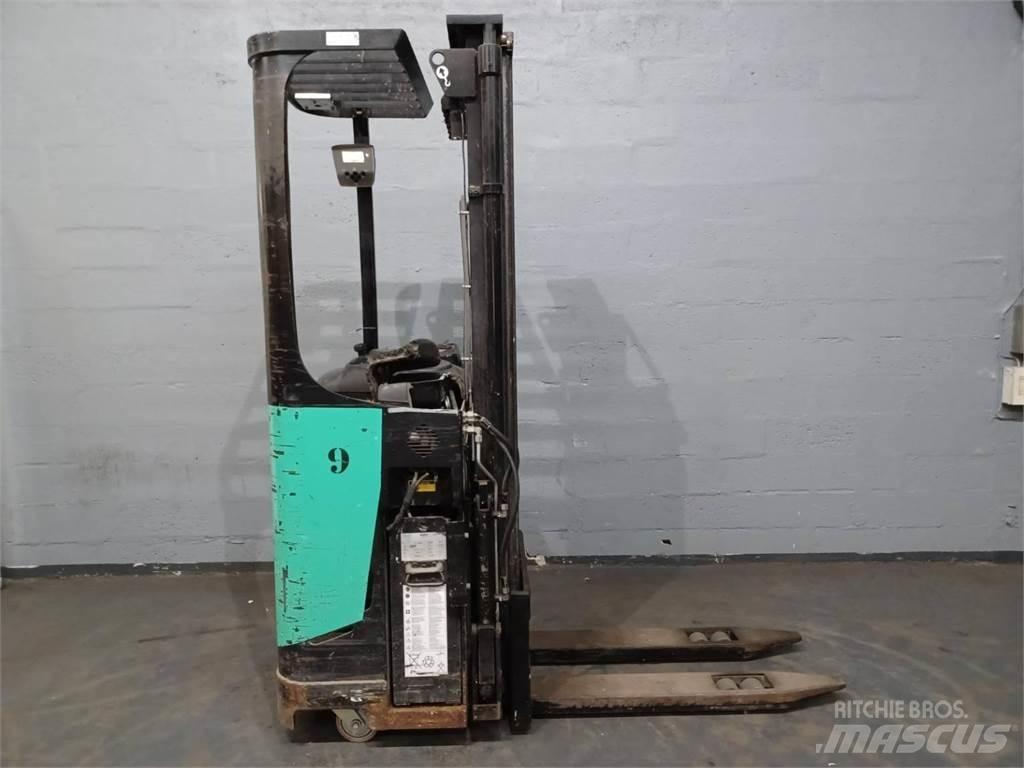 CAT NSR16N Self propelled stackers