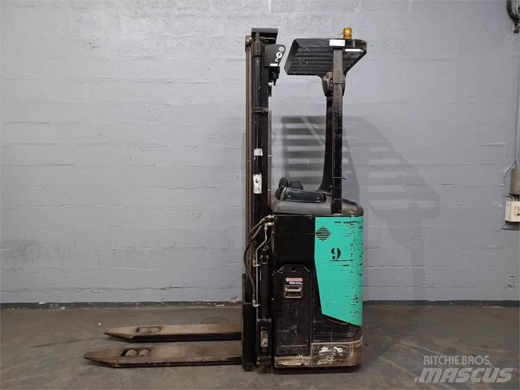 CAT NSR16N Self propelled stackers