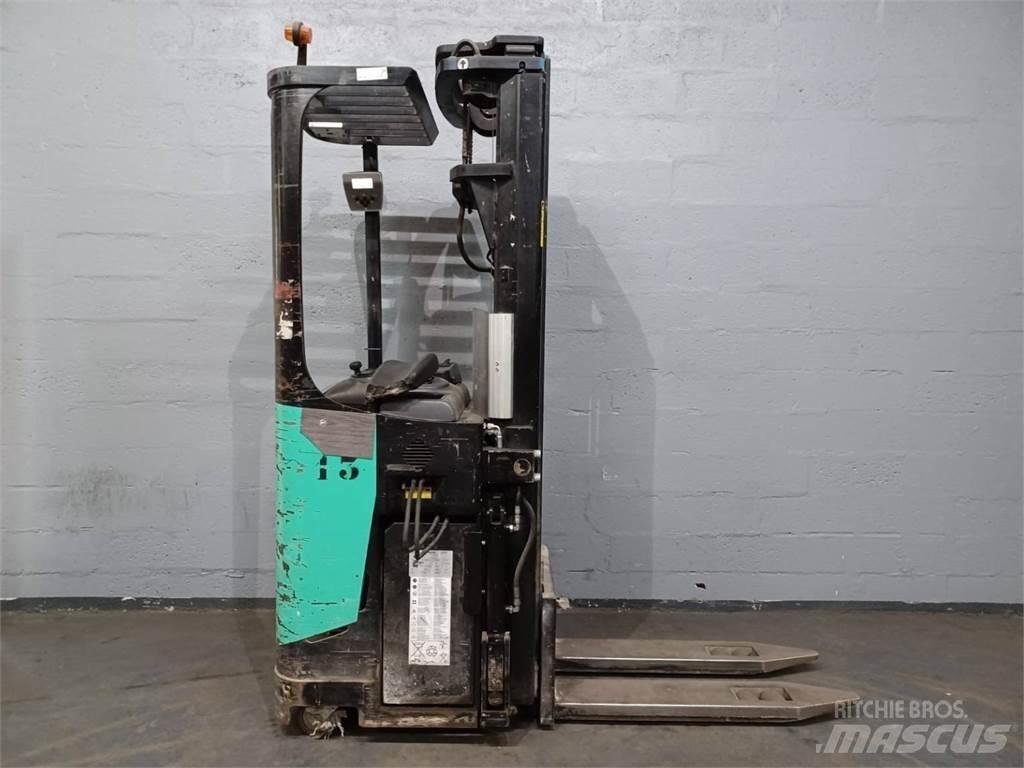 CAT NSR20N Self propelled stackers