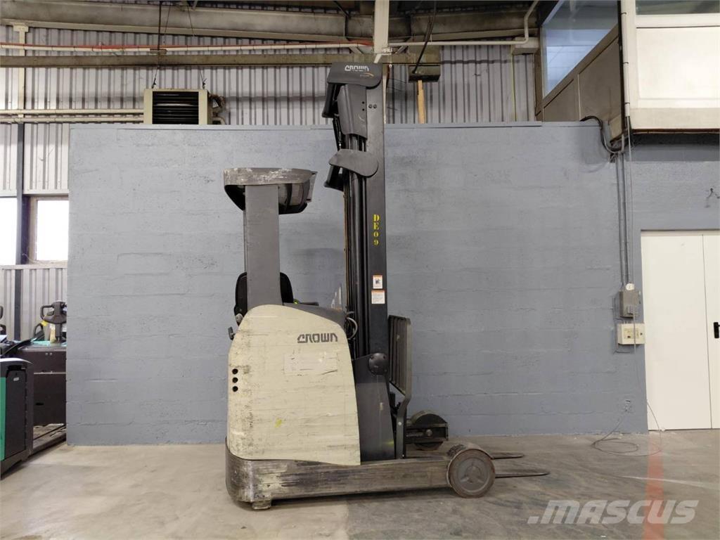Crown ESR 5260 Reach trucks