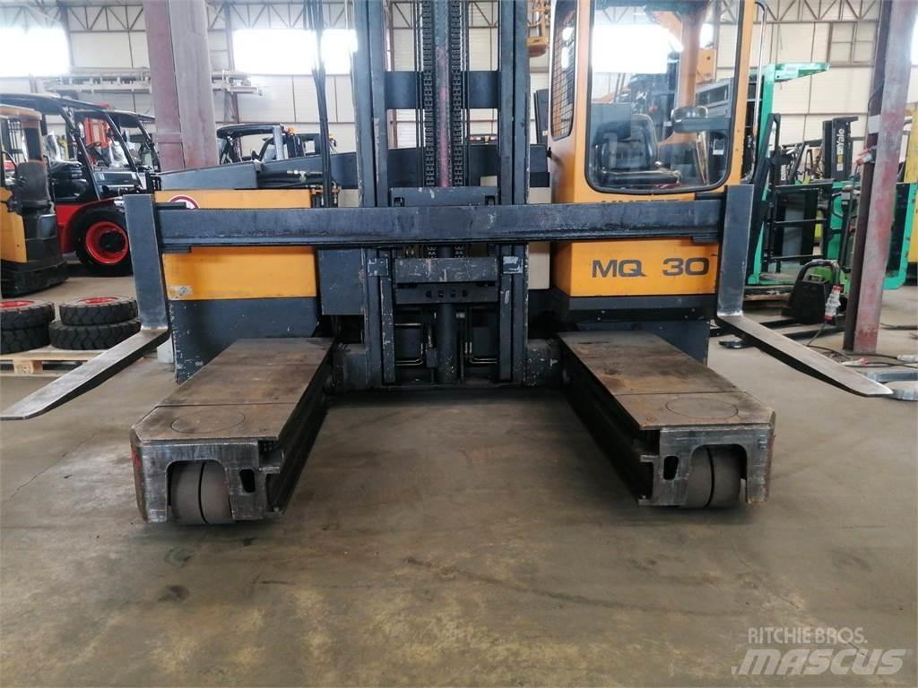Hubtex MQ30 Sideloaders