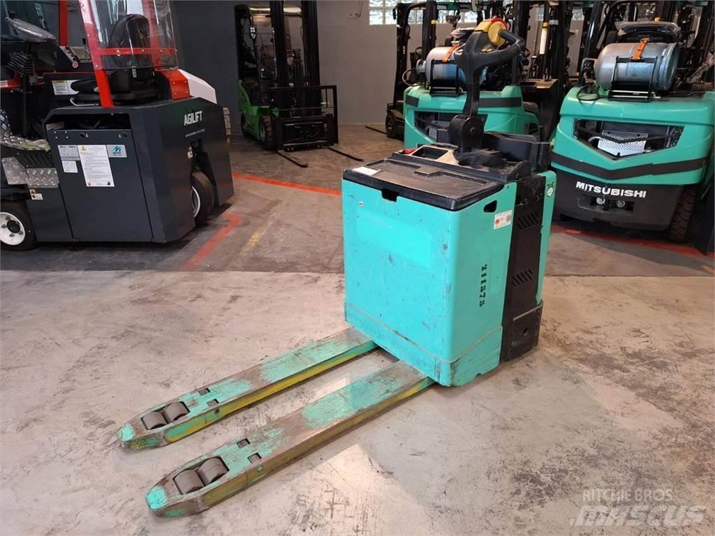 Yale MP20X Pedestrian stacker