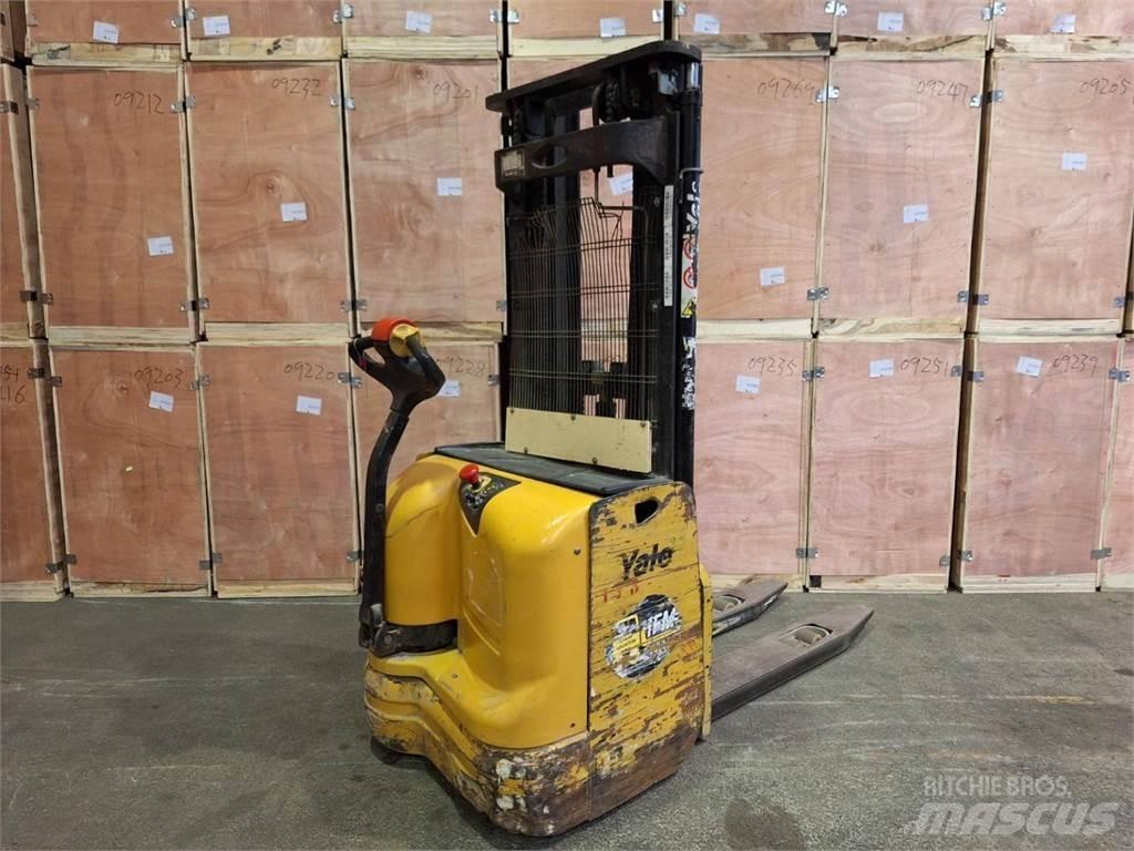 Yale MS14 Pedestrian stacker