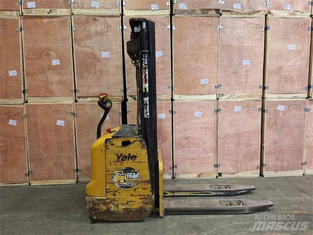 Yale MS14 Pedestrian stacker