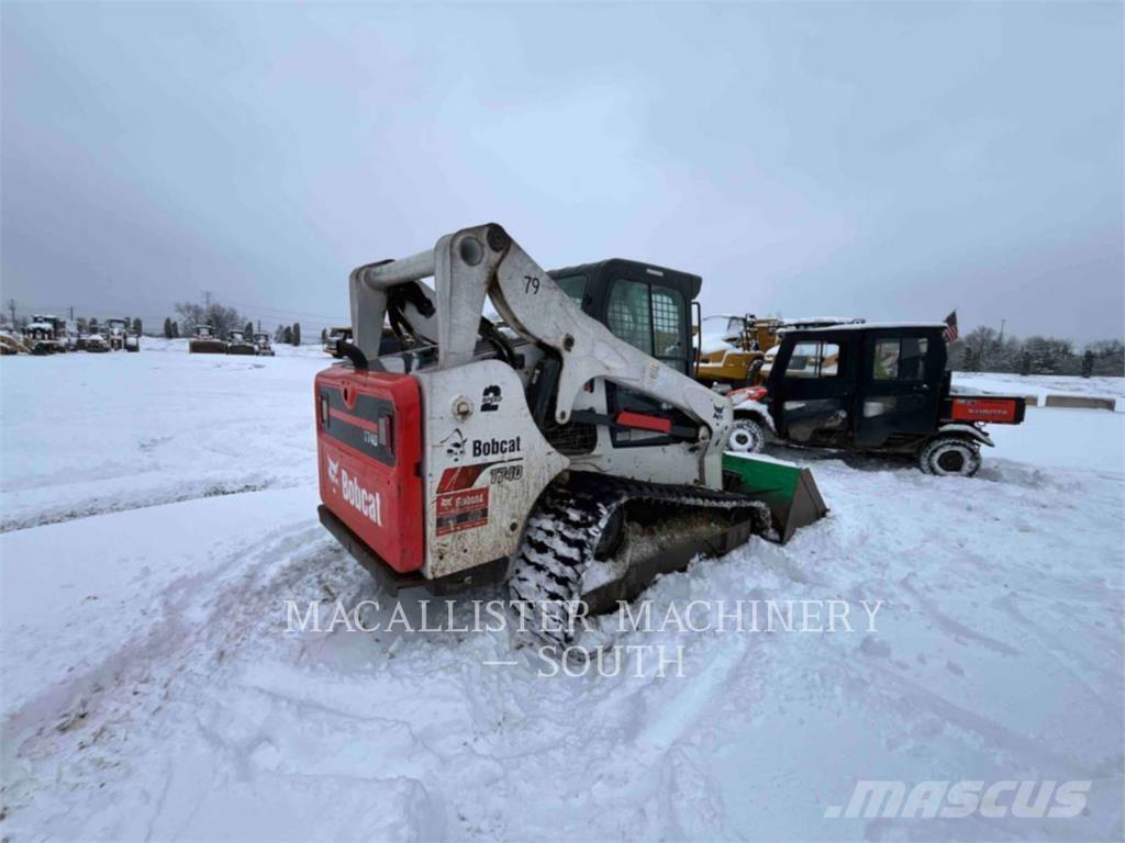 Bobcat T740 Crawler loaders