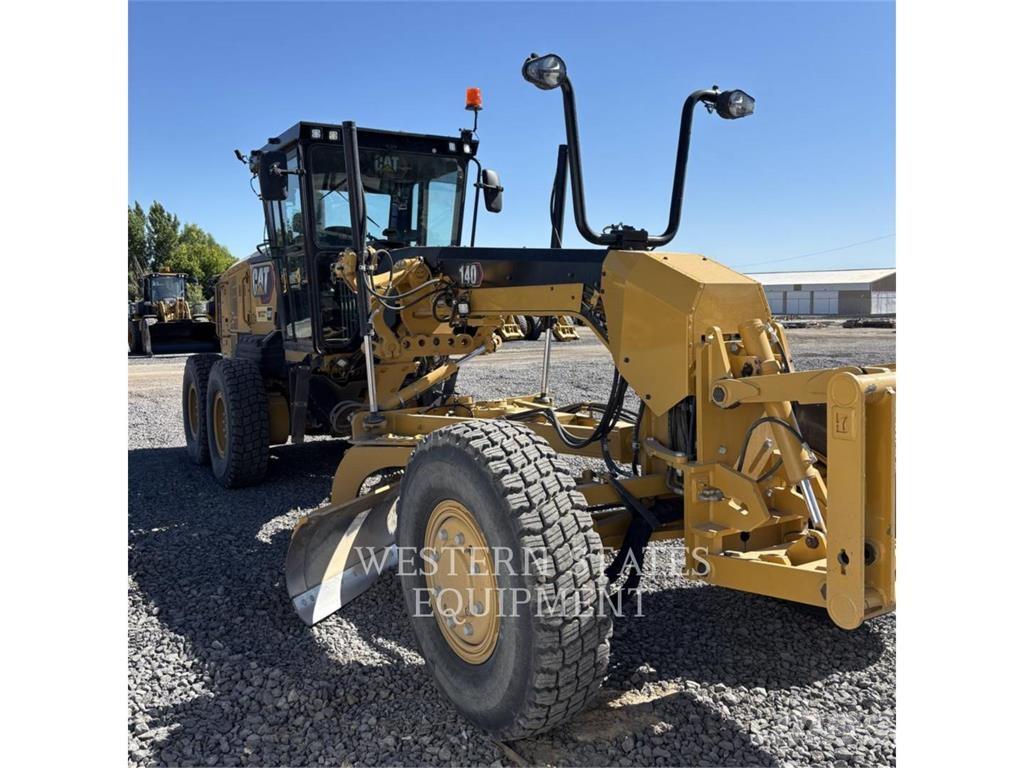 CAT 140 Graders