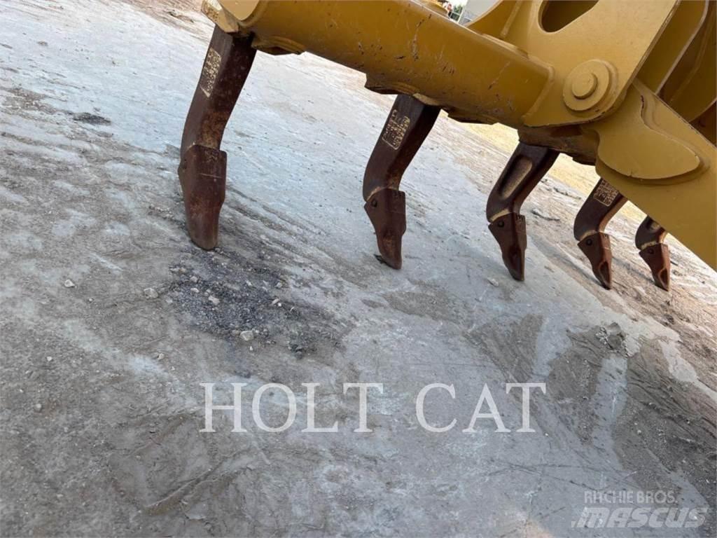 CAT 140 JOY Graders