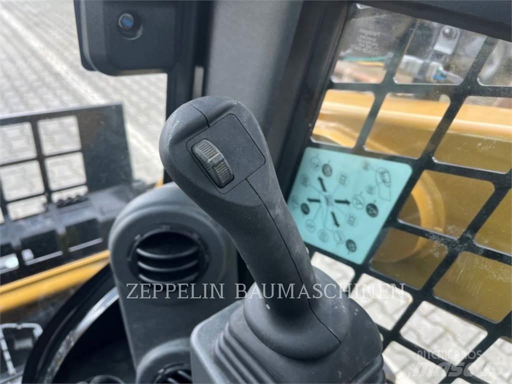 CAT 226D Skid steer loaders