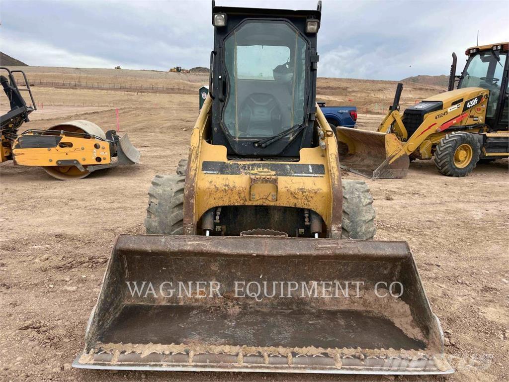 CAT 236B Skid steer loaders