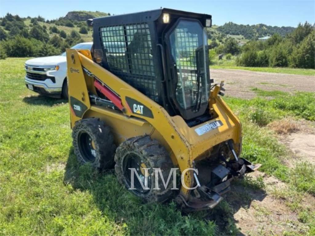 CAT 236B3 Skid steer loaders