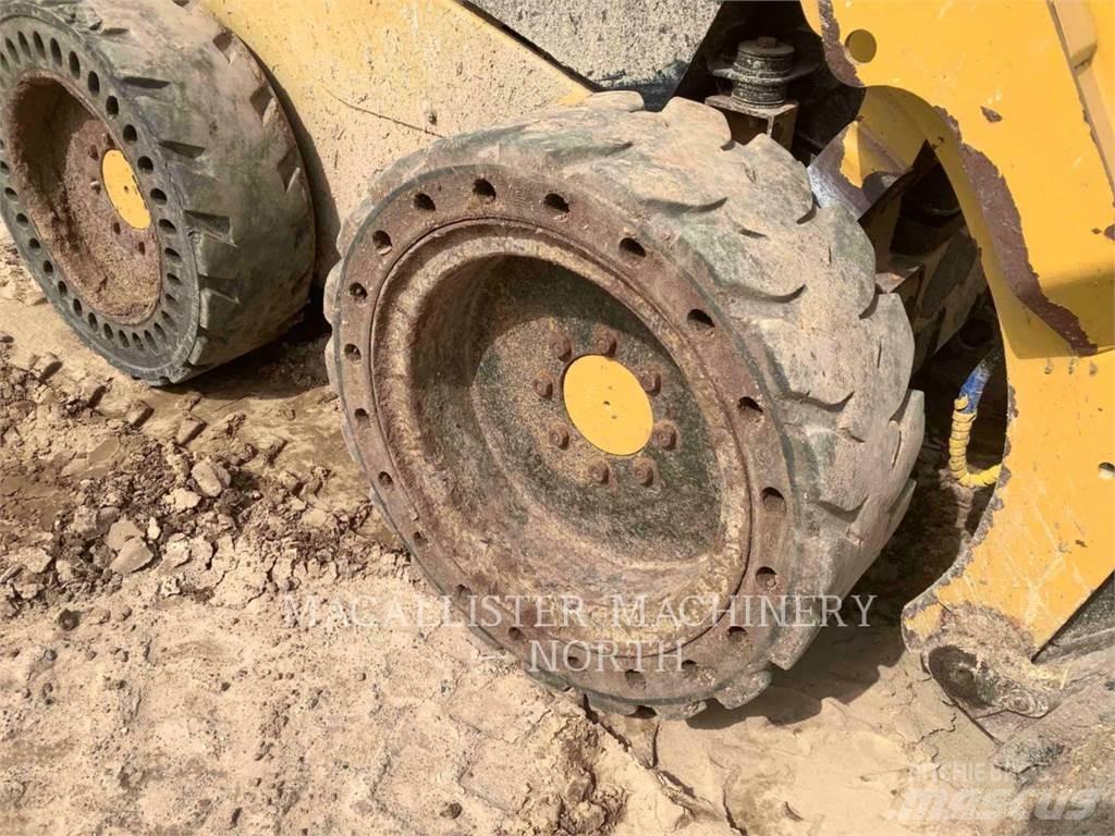 CAT 236D Skid steer loaders