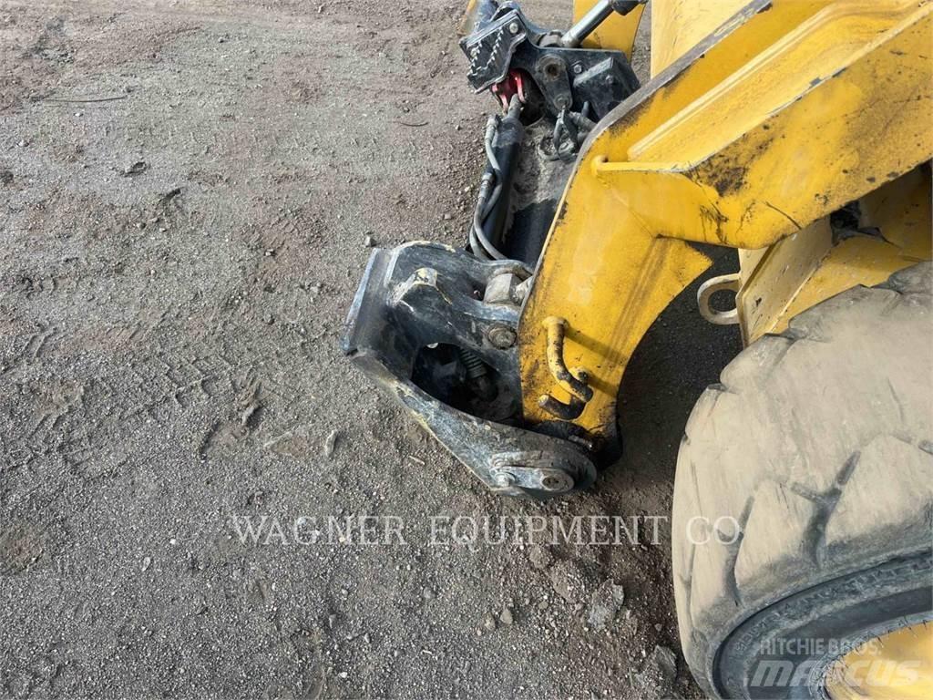 CAT 236D HF Skid steer loaders