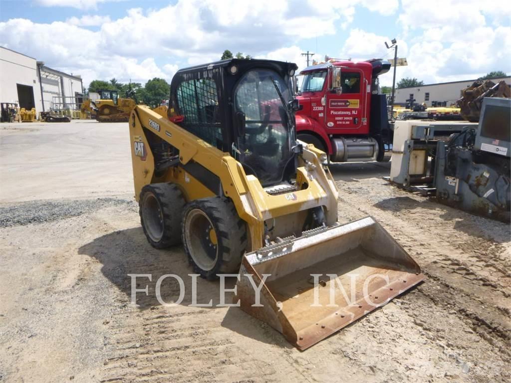 CAT 236D3 Skid steer loaders