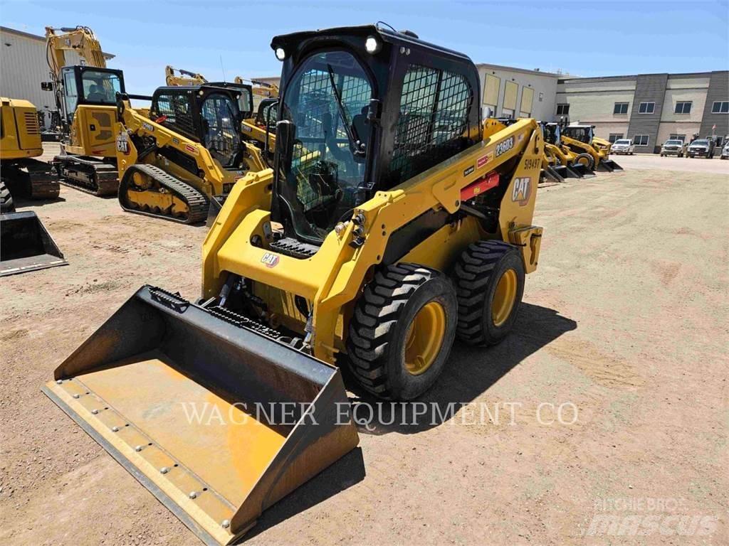 CAT 236D3 Skid steer loaders