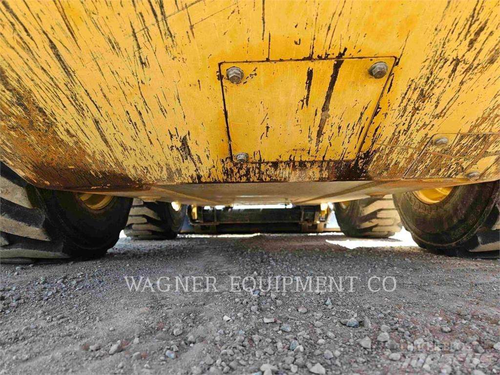 CAT 236D3 Skid steer loaders