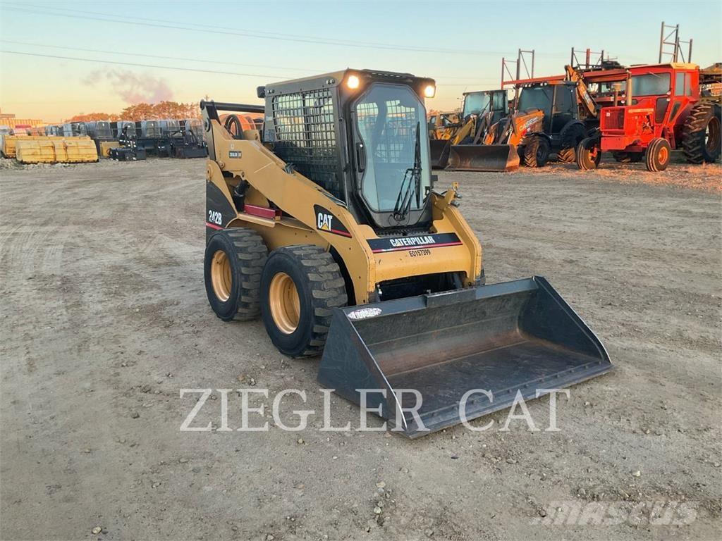 CAT 242B Skid steer loaders