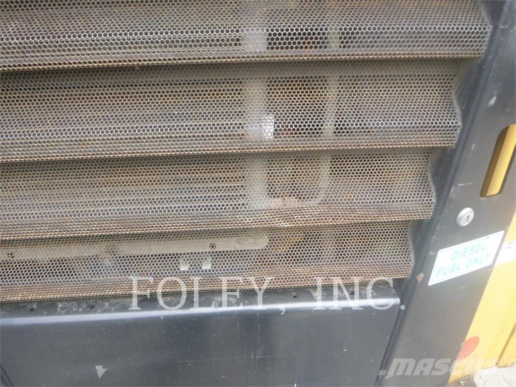 CAT 242D Skid steer loaders