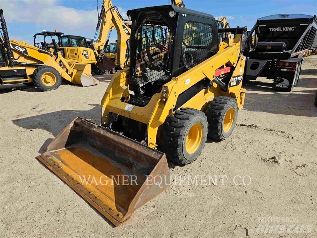 CAT 242D Skid steer loaders