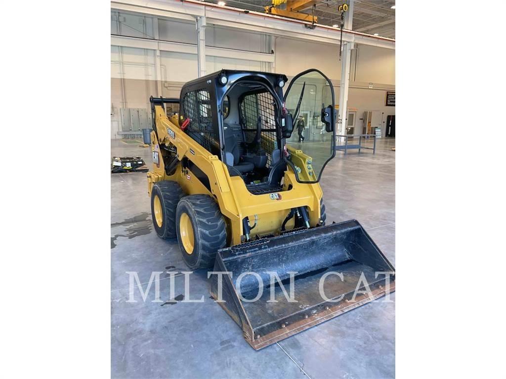 CAT 242D3 Skid steer loaders