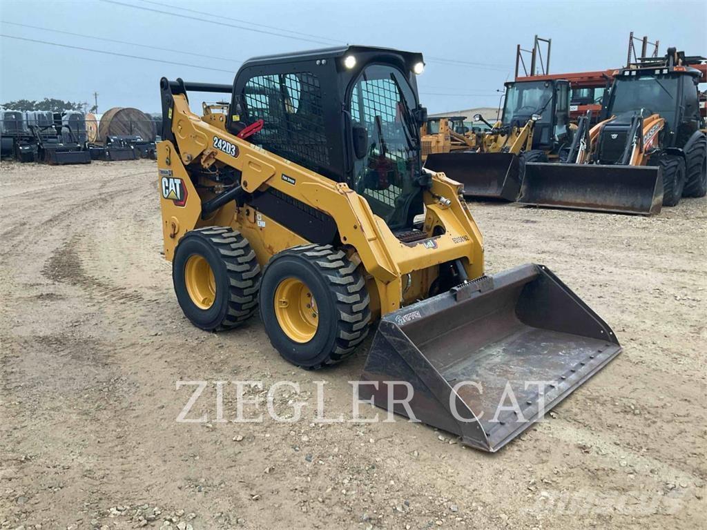 CAT 242D3 Skid steer loaders