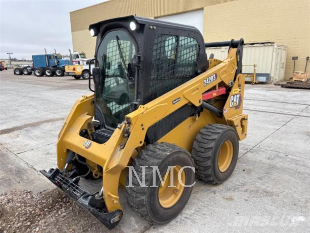 CAT 242D3 Skid steer loaders