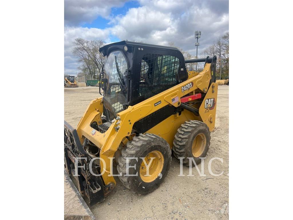 CAT 242D3 Skid steer loaders