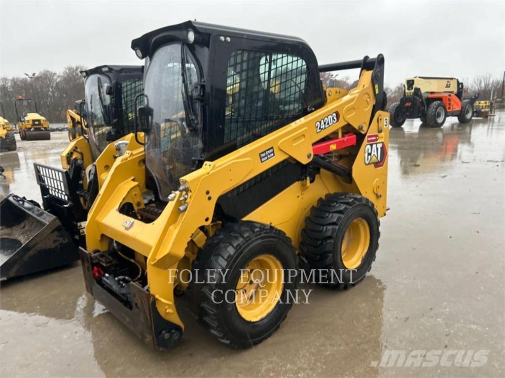 CAT 242D3HF2CA Skid steer loaders