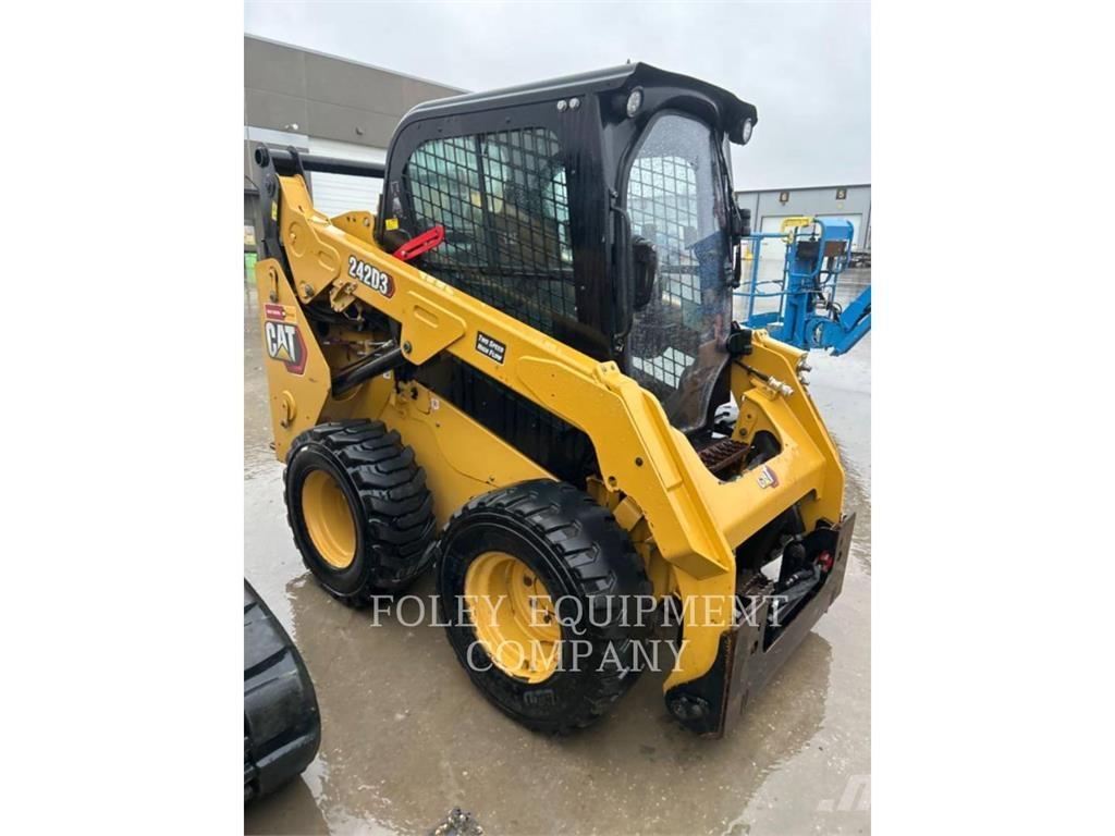 CAT 242D3HF2CA Skid steer loaders