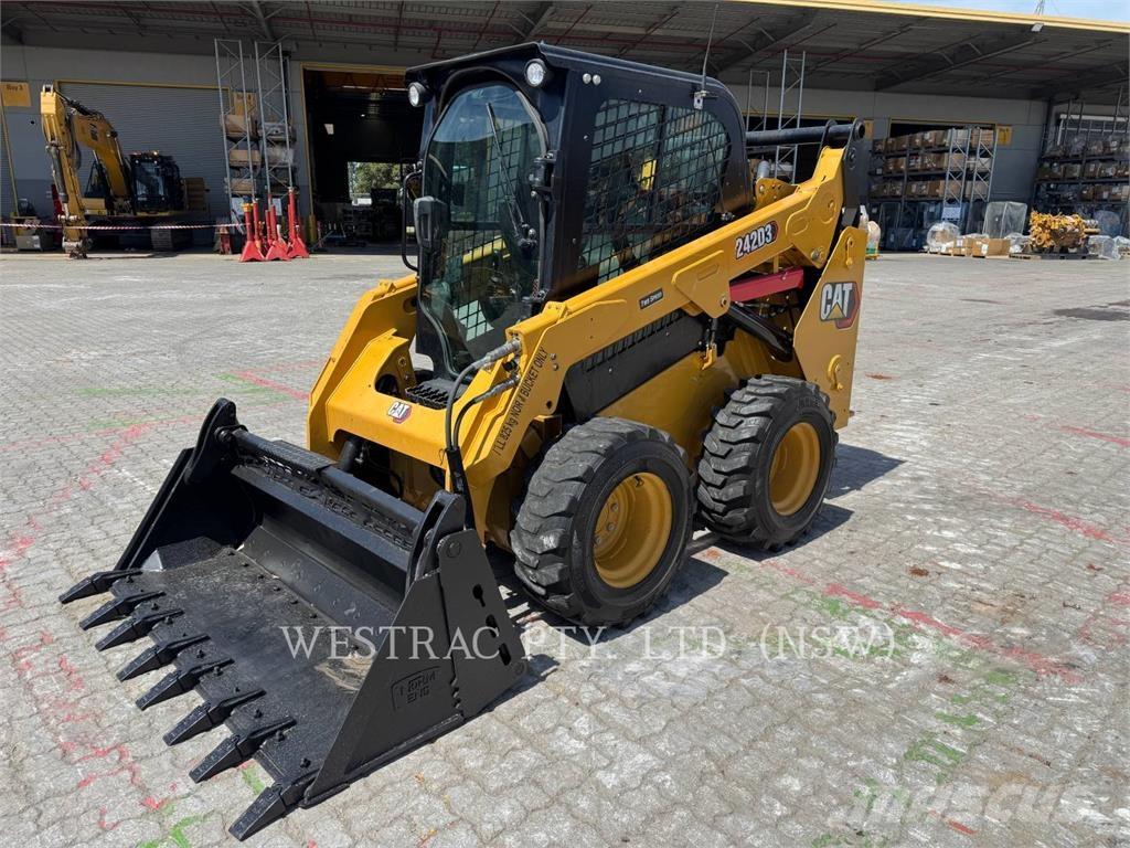CAT 242D3LRC Skid steer loaders
