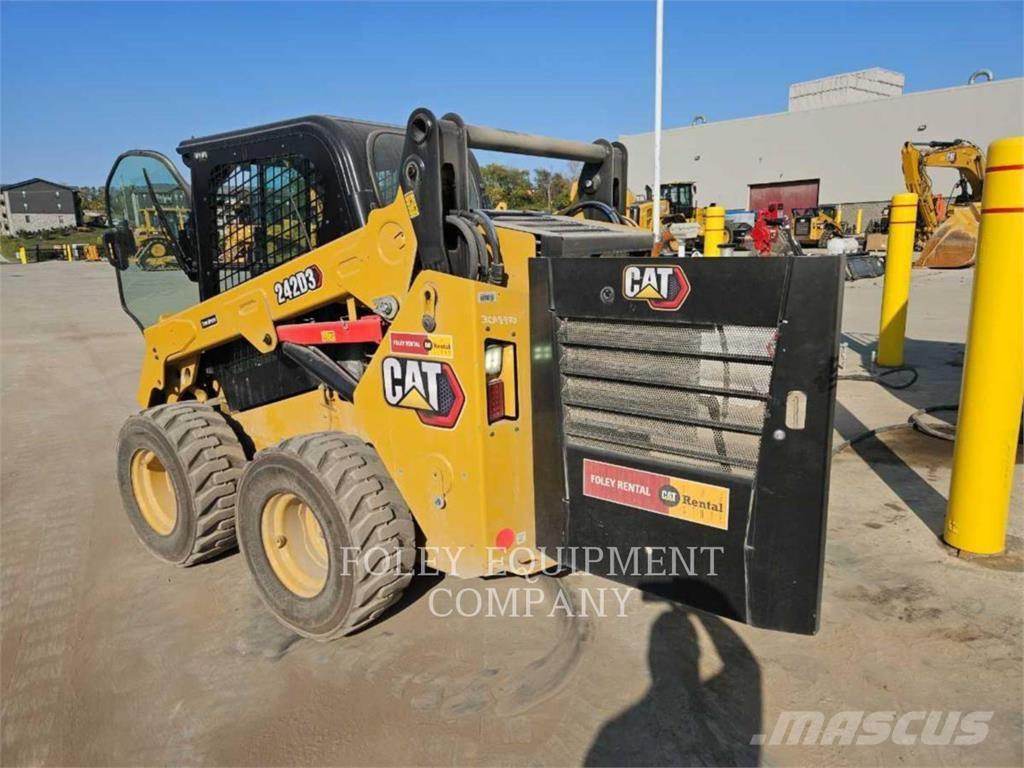 CAT 242D3STD2C Skid steer loaders