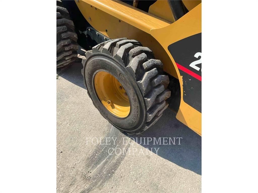 CAT 252B Skid steer loaders