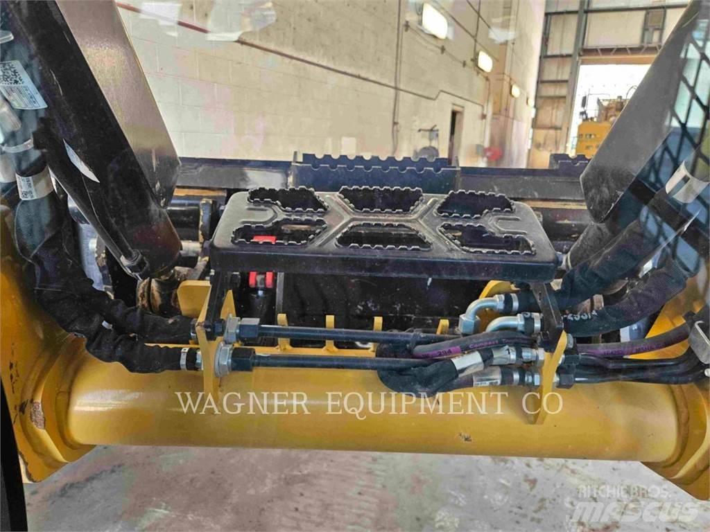 CAT 25505 Crawler loaders